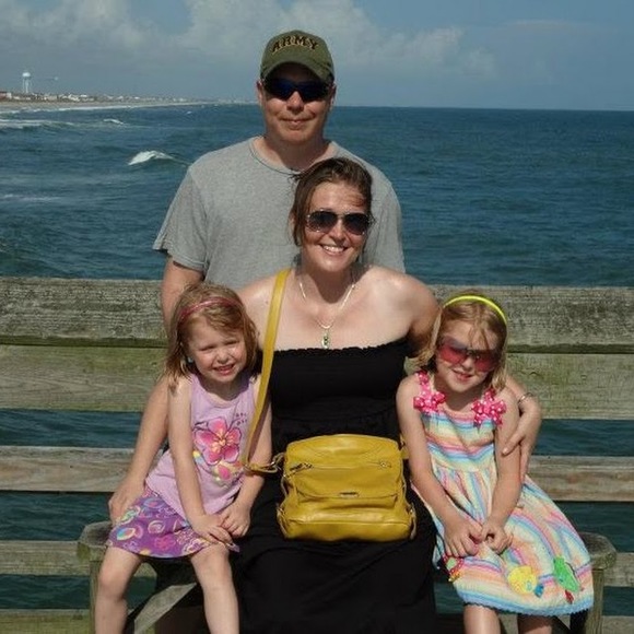 Meet your Posher, Kristen - Picture 1 of 1